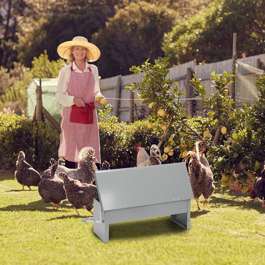 Randaco Futterautomat Hühner 5kg verzinkter Futterspender mit Trittklappe wetterfester Deckel gegen Futterverlust und Wildtiere für Hühnerstall und Geflügel
