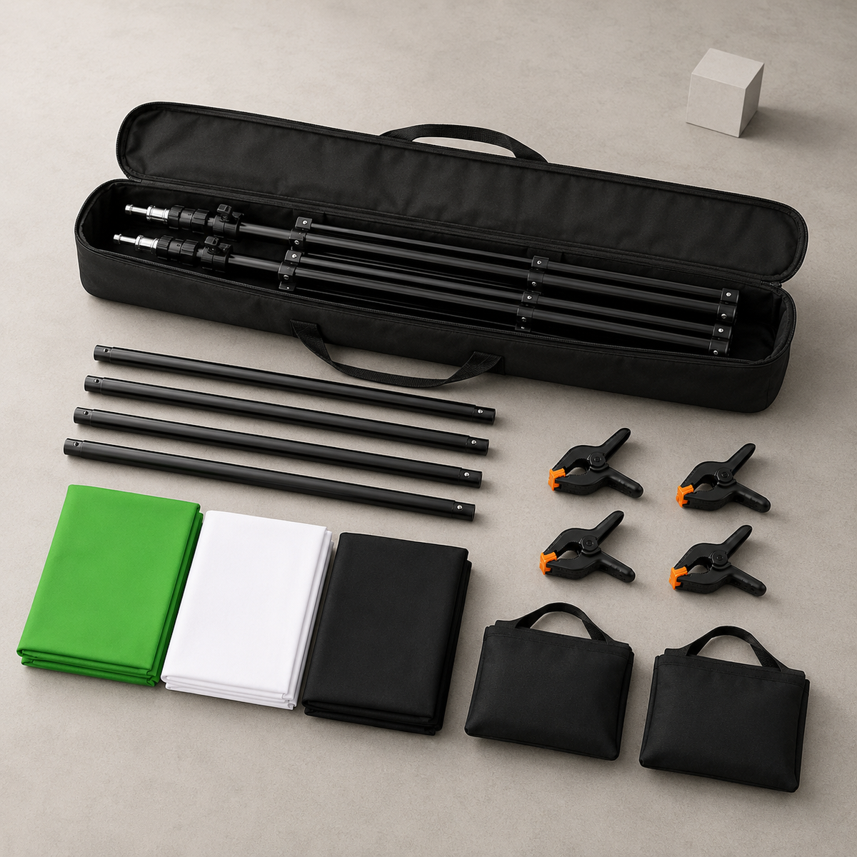 Randaco Verstellbares Fotostudio-Hintergrundset mit 3 Hintergrundtüchern – inkl. Klammern, Sandsäcken & Tragetasche